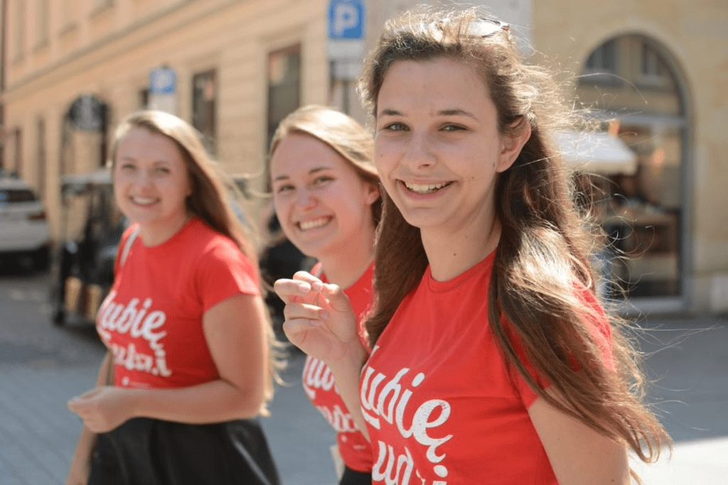 Trzy Wolontariuszki Szlachetnej Paczki